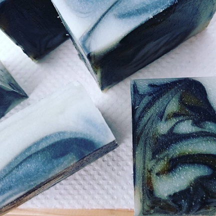 天然素材のリップ